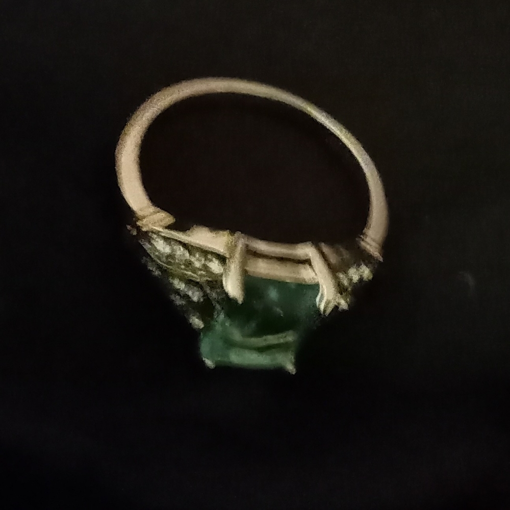 Ring - Picture 2 of 10